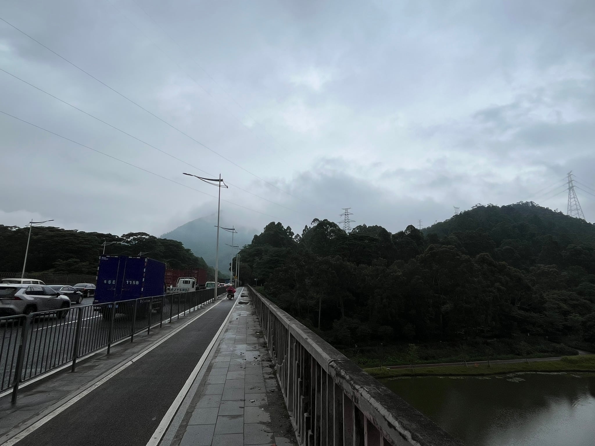 雨后的山