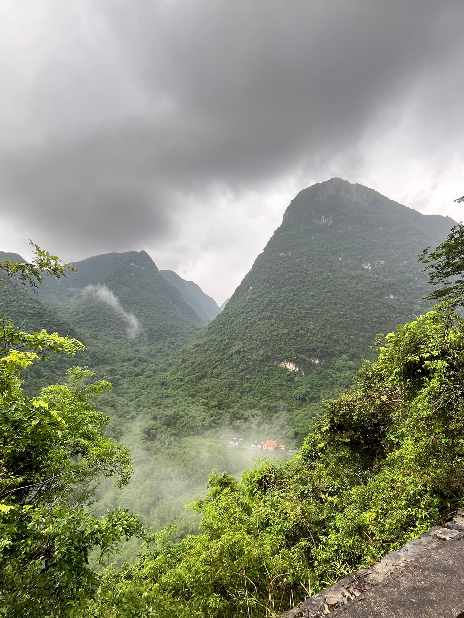 雨后的山